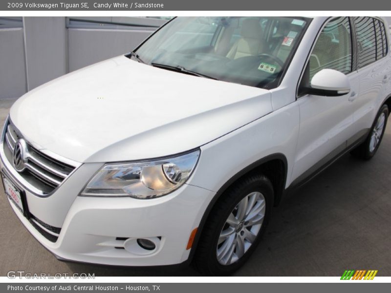 Candy White / Sandstone 2009 Volkswagen Tiguan SE