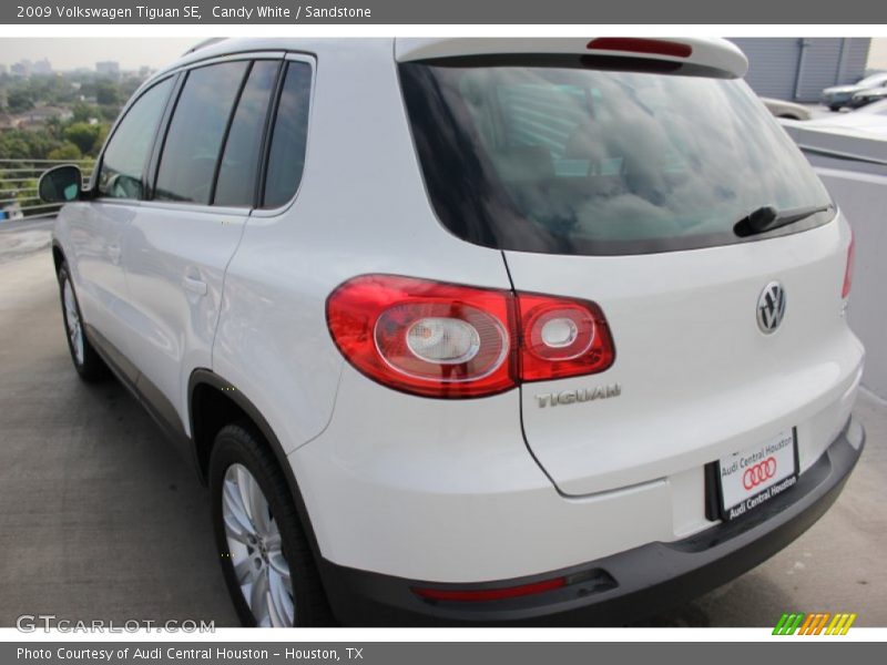 Candy White / Sandstone 2009 Volkswagen Tiguan SE