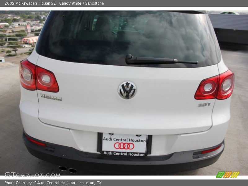 Candy White / Sandstone 2009 Volkswagen Tiguan SE