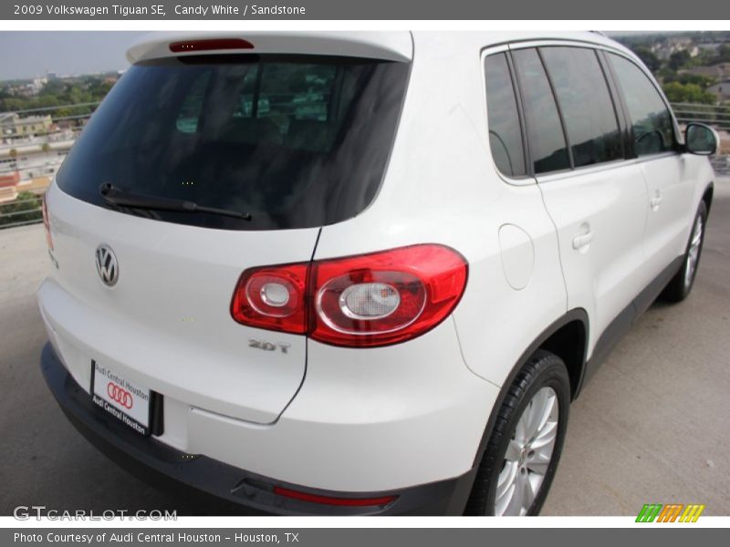 Candy White / Sandstone 2009 Volkswagen Tiguan SE