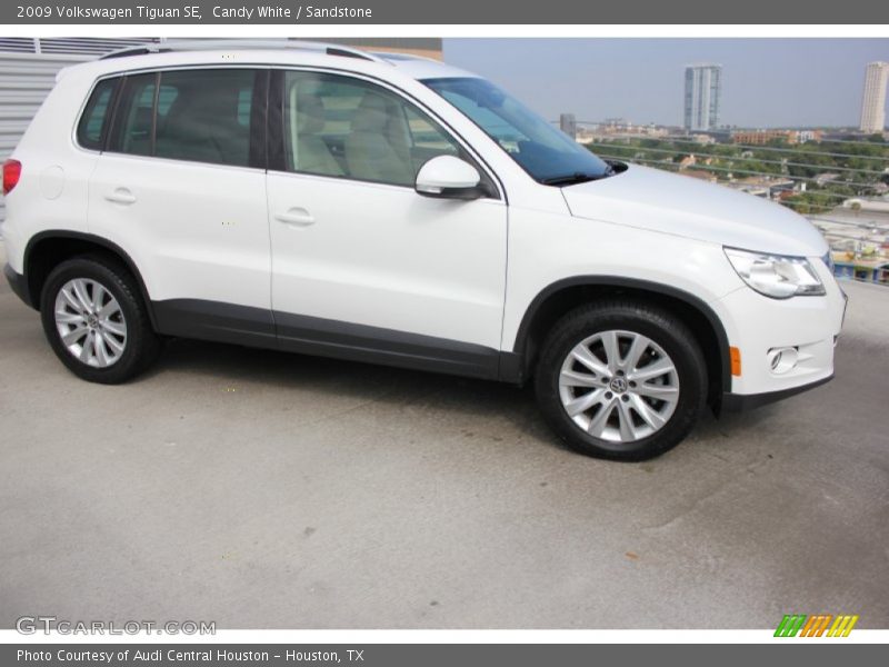 Candy White / Sandstone 2009 Volkswagen Tiguan SE
