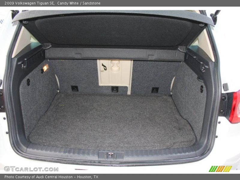 Candy White / Sandstone 2009 Volkswagen Tiguan SE