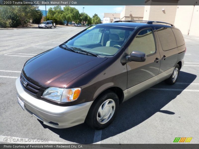Front 3/4 View of 2003 Sienna XLE