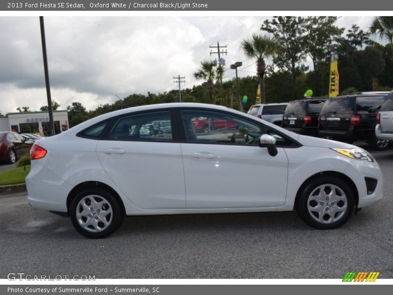 Oxford White / Charcoal Black/Light Stone 2013 Ford Fiesta SE Sedan