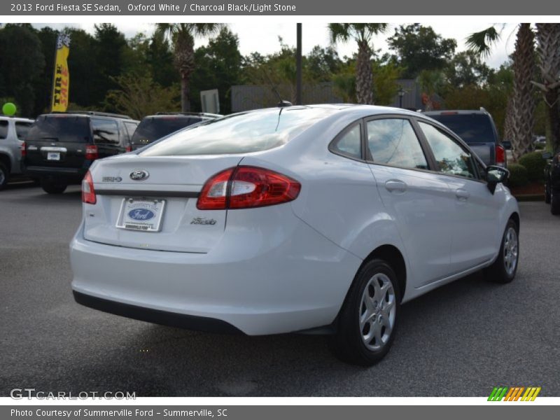 Oxford White / Charcoal Black/Light Stone 2013 Ford Fiesta SE Sedan