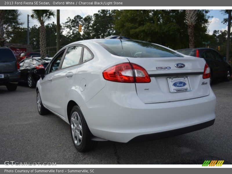 Oxford White / Charcoal Black/Light Stone 2013 Ford Fiesta SE Sedan