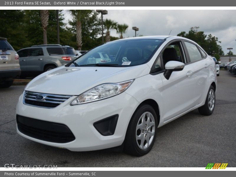 Oxford White / Charcoal Black/Light Stone 2013 Ford Fiesta SE Sedan