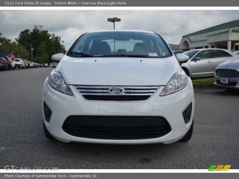 Oxford White / Charcoal Black/Light Stone 2013 Ford Fiesta SE Sedan
