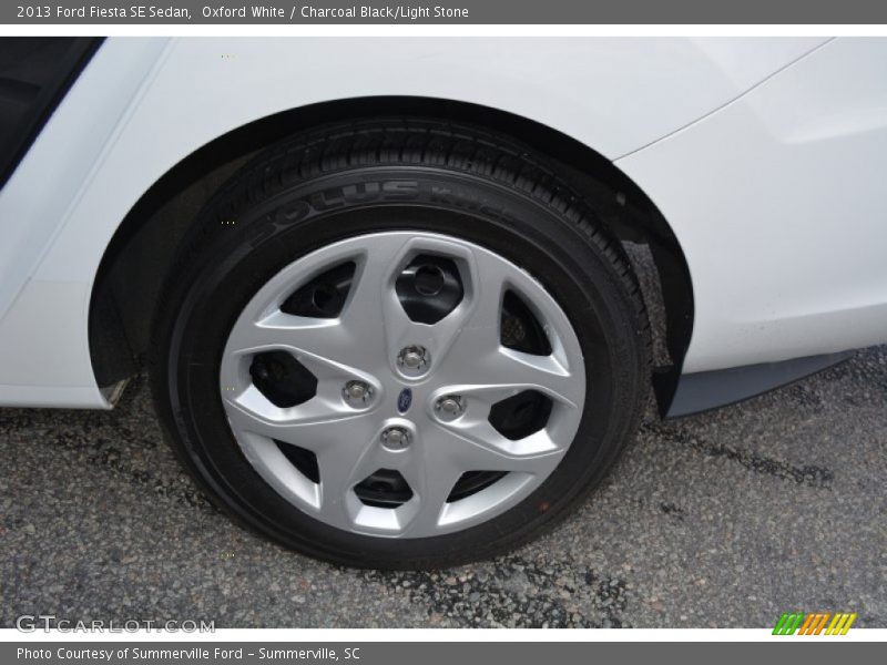 Oxford White / Charcoal Black/Light Stone 2013 Ford Fiesta SE Sedan
