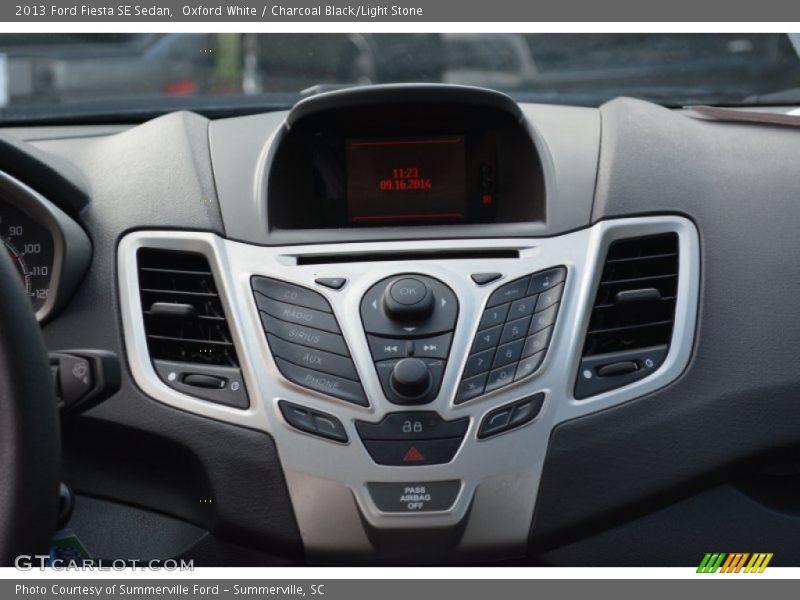 Oxford White / Charcoal Black/Light Stone 2013 Ford Fiesta SE Sedan