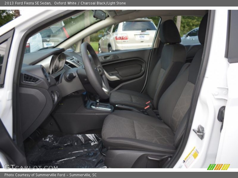 Oxford White / Charcoal Black/Light Stone 2013 Ford Fiesta SE Sedan