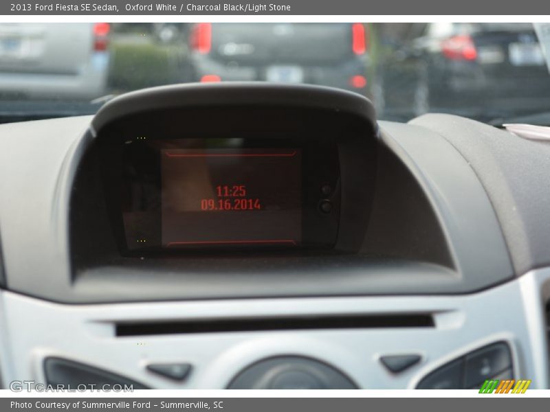 Oxford White / Charcoal Black/Light Stone 2013 Ford Fiesta SE Sedan