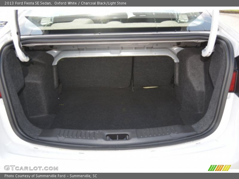 Oxford White / Charcoal Black/Light Stone 2013 Ford Fiesta SE Sedan