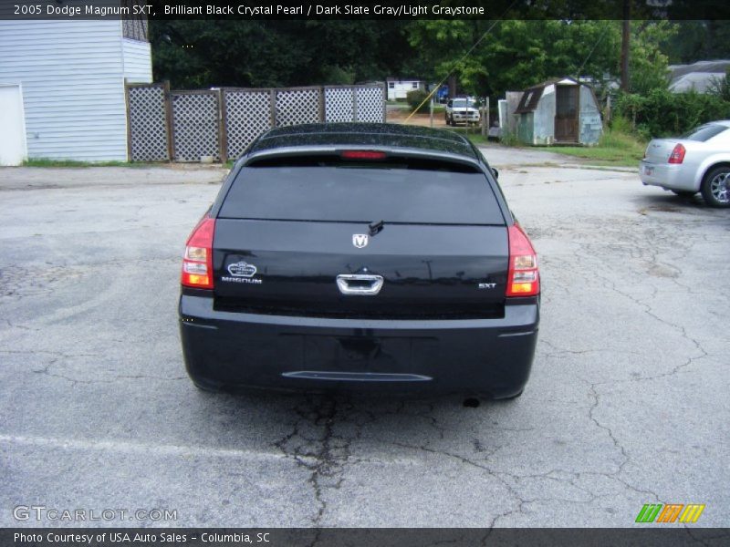 Brilliant Black Crystal Pearl / Dark Slate Gray/Light Graystone 2005 Dodge Magnum SXT