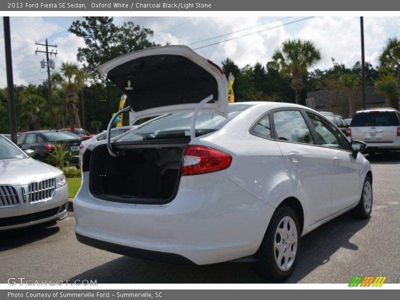 Oxford White / Charcoal Black/Light Stone 2013 Ford Fiesta SE Sedan