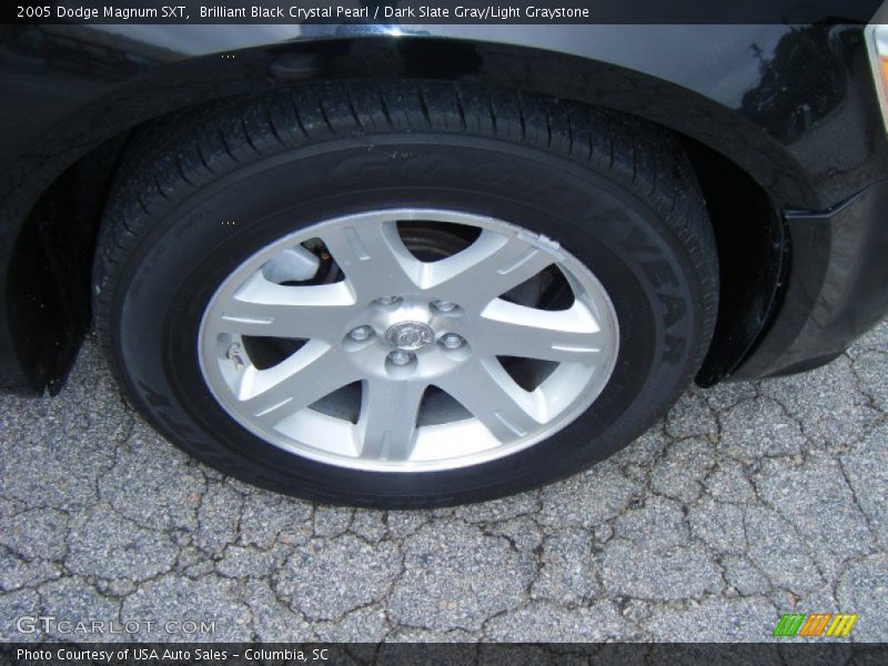 Brilliant Black Crystal Pearl / Dark Slate Gray/Light Graystone 2005 Dodge Magnum SXT