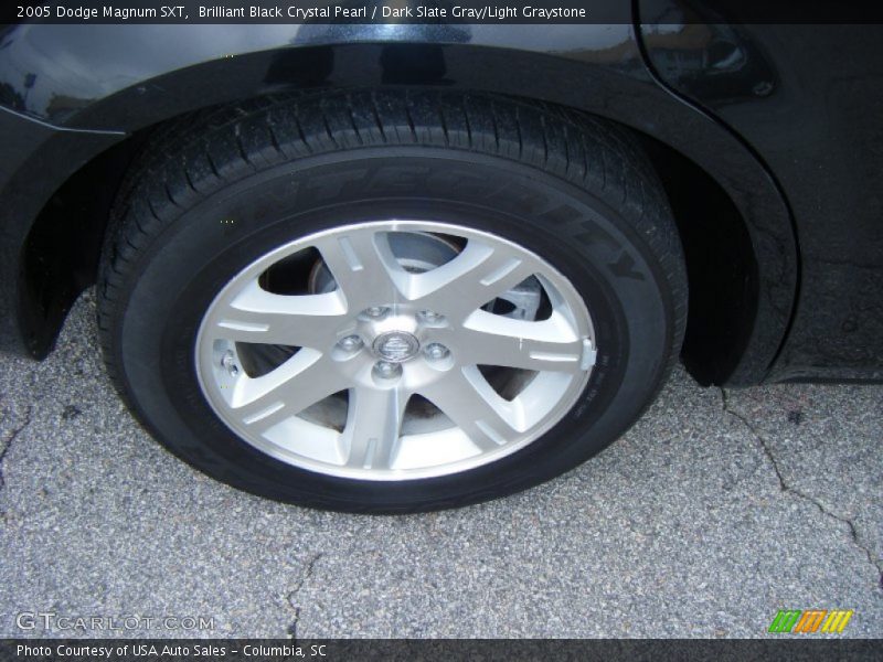 Brilliant Black Crystal Pearl / Dark Slate Gray/Light Graystone 2005 Dodge Magnum SXT