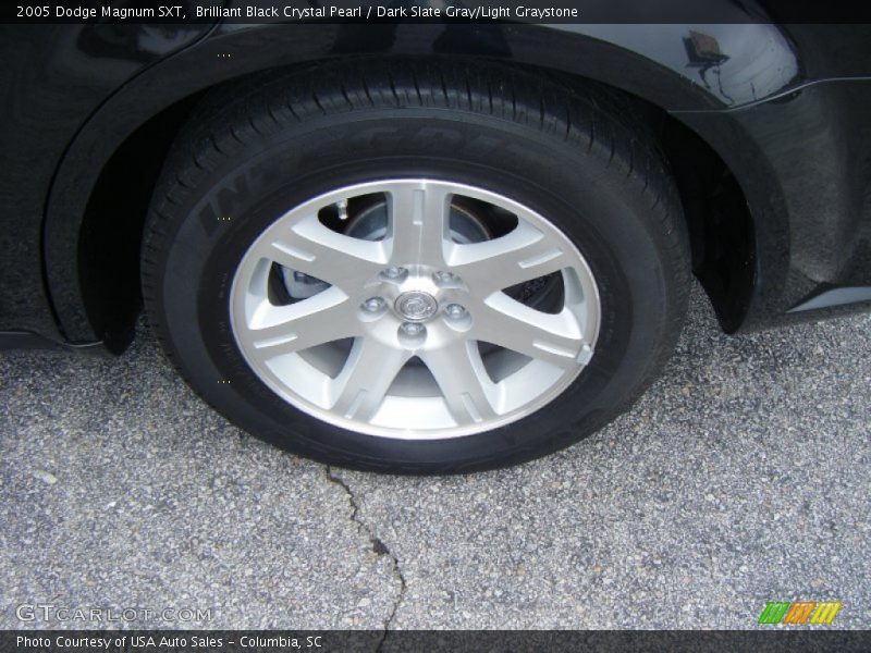 Brilliant Black Crystal Pearl / Dark Slate Gray/Light Graystone 2005 Dodge Magnum SXT