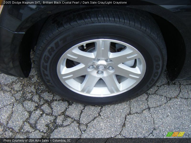 Brilliant Black Crystal Pearl / Dark Slate Gray/Light Graystone 2005 Dodge Magnum SXT