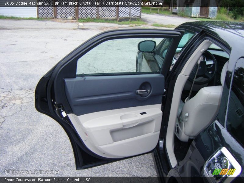 Brilliant Black Crystal Pearl / Dark Slate Gray/Light Graystone 2005 Dodge Magnum SXT