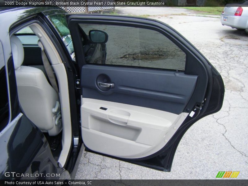 Brilliant Black Crystal Pearl / Dark Slate Gray/Light Graystone 2005 Dodge Magnum SXT