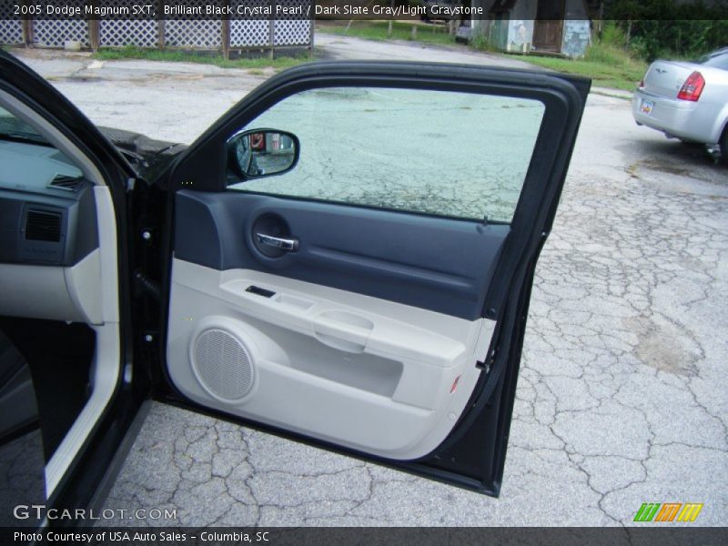 Brilliant Black Crystal Pearl / Dark Slate Gray/Light Graystone 2005 Dodge Magnum SXT