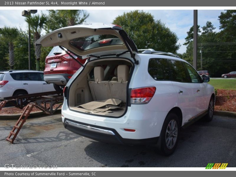 Moonlight White / Almond 2013 Nissan Pathfinder SL 4x4