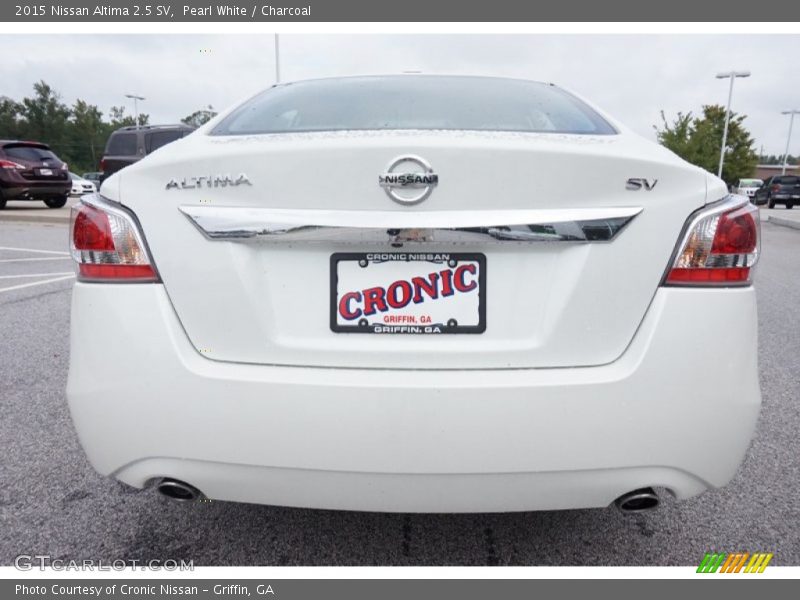 Pearl White / Charcoal 2015 Nissan Altima 2.5 SV