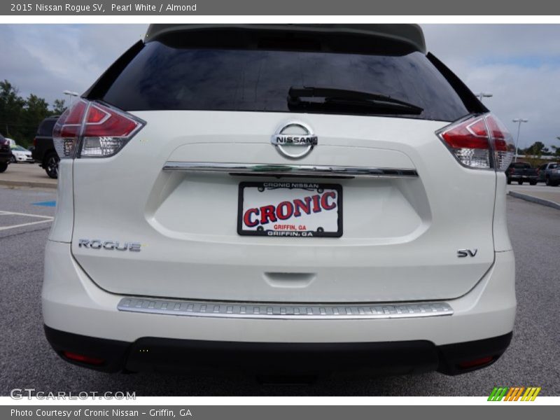 Pearl White / Almond 2015 Nissan Rogue SV