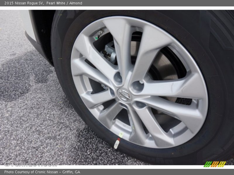Pearl White / Almond 2015 Nissan Rogue SV