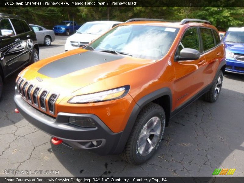Front 3/4 View of 2015 Cherokee Trailhawk 4x4