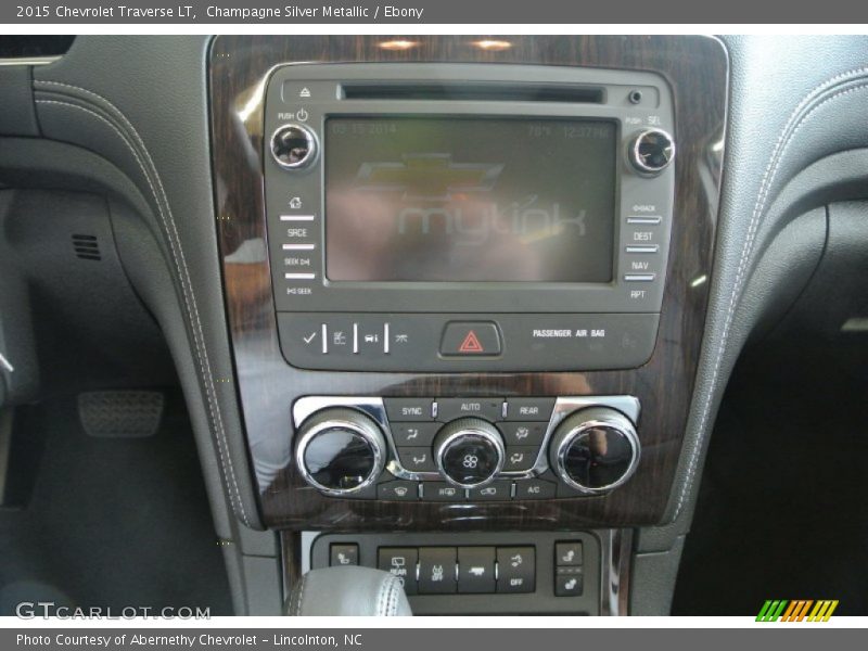 Champagne Silver Metallic / Ebony 2015 Chevrolet Traverse LT