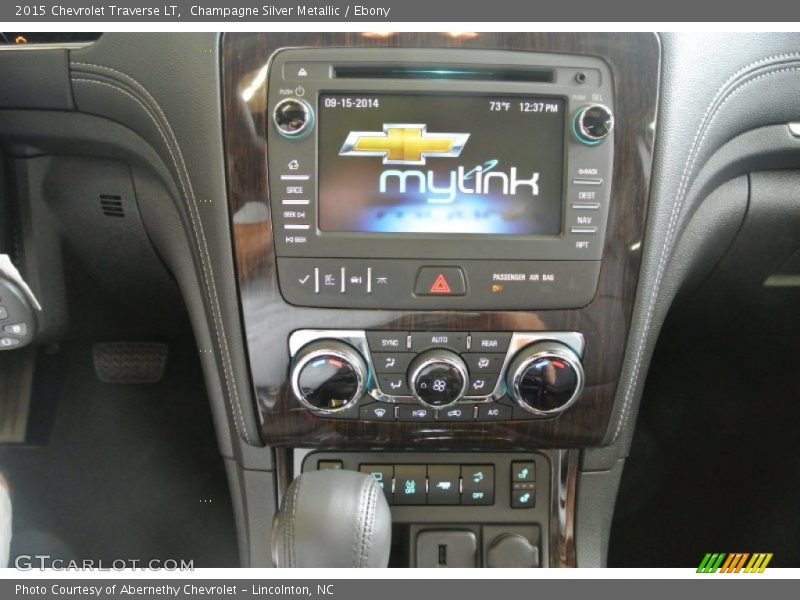 Champagne Silver Metallic / Ebony 2015 Chevrolet Traverse LT