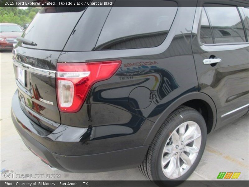 Tuxedo Black / Charcoal Black 2015 Ford Explorer Limited