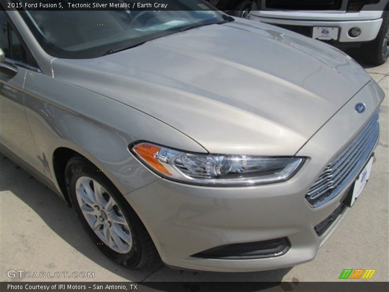 Tectonic Silver Metallic / Earth Gray 2015 Ford Fusion S