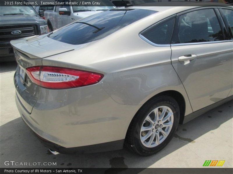 Tectonic Silver Metallic / Earth Gray 2015 Ford Fusion S