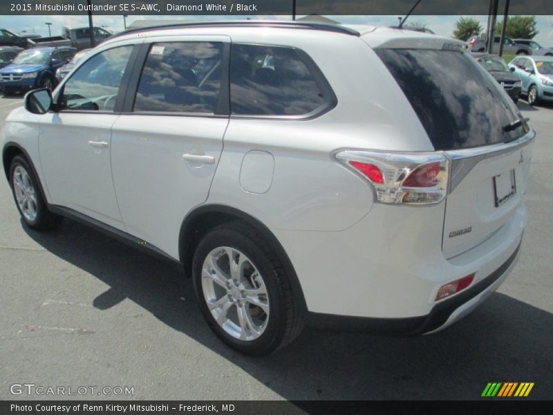 Diamond White / Black 2015 Mitsubishi Outlander SE S-AWC