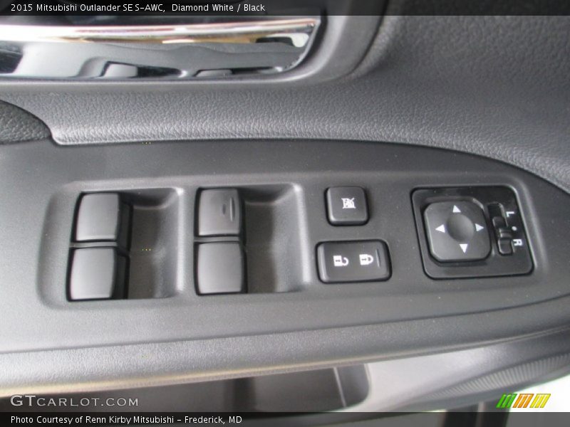 Diamond White / Black 2015 Mitsubishi Outlander SE S-AWC