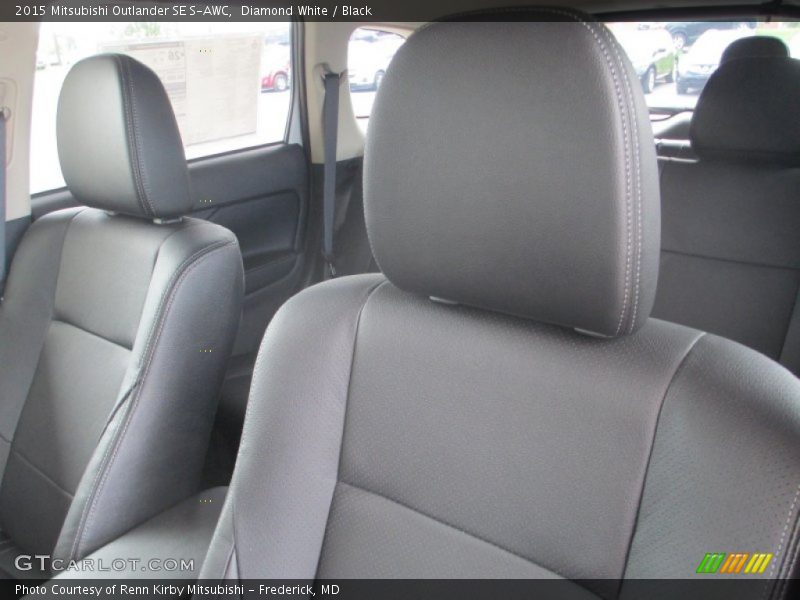 Diamond White / Black 2015 Mitsubishi Outlander SE S-AWC