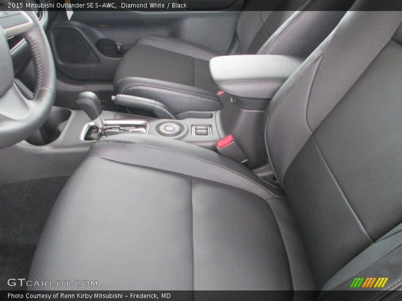 Diamond White / Black 2015 Mitsubishi Outlander SE S-AWC