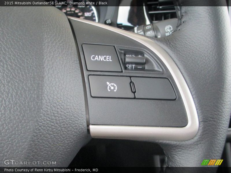 Diamond White / Black 2015 Mitsubishi Outlander SE S-AWC