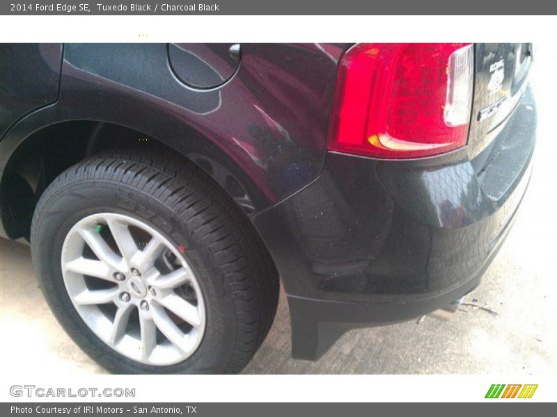 Tuxedo Black / Charcoal Black 2014 Ford Edge SE