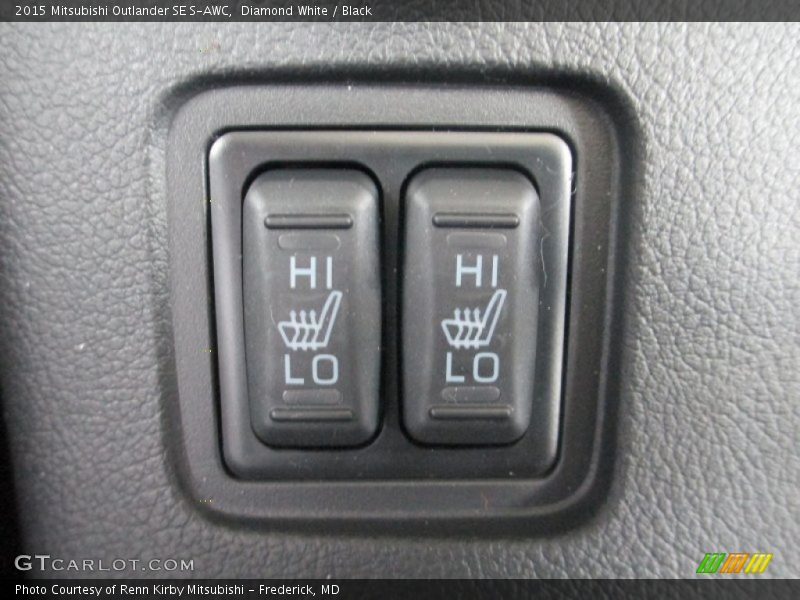 Diamond White / Black 2015 Mitsubishi Outlander SE S-AWC