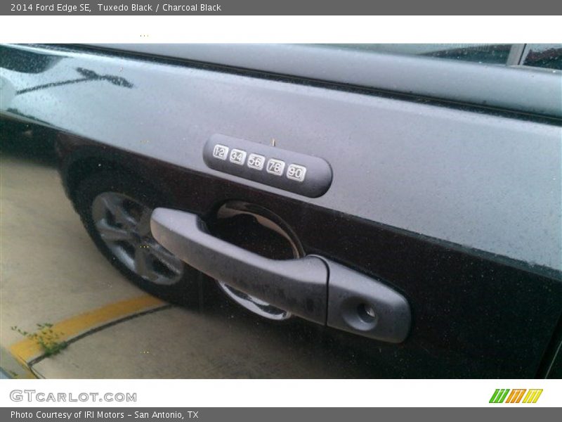 Tuxedo Black / Charcoal Black 2014 Ford Edge SE