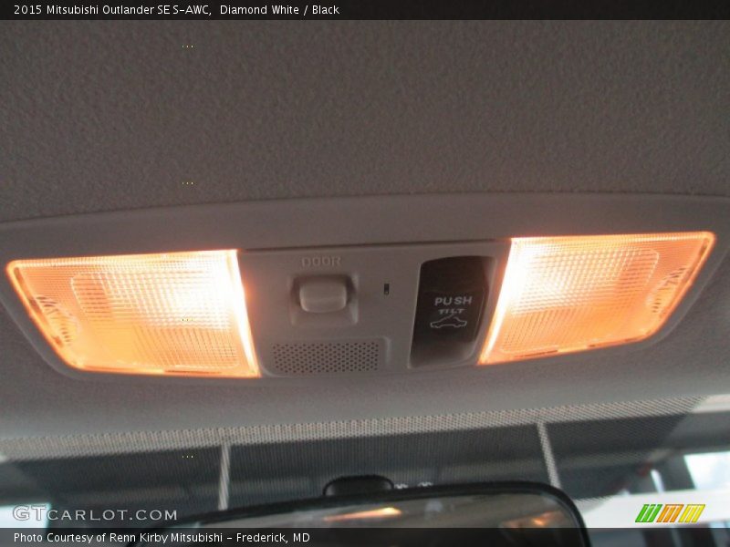 Diamond White / Black 2015 Mitsubishi Outlander SE S-AWC