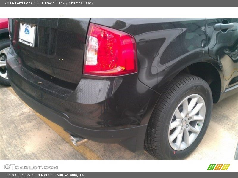Tuxedo Black / Charcoal Black 2014 Ford Edge SE