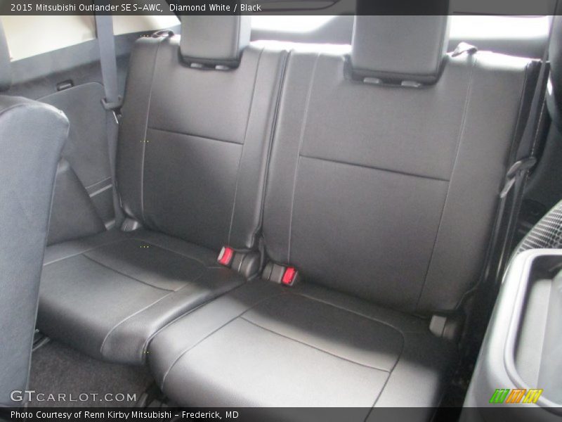 Diamond White / Black 2015 Mitsubishi Outlander SE S-AWC