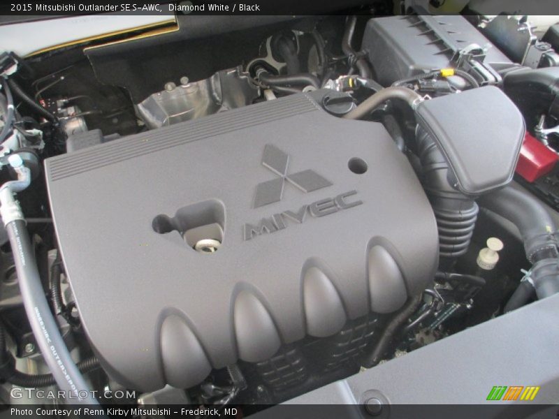 Diamond White / Black 2015 Mitsubishi Outlander SE S-AWC