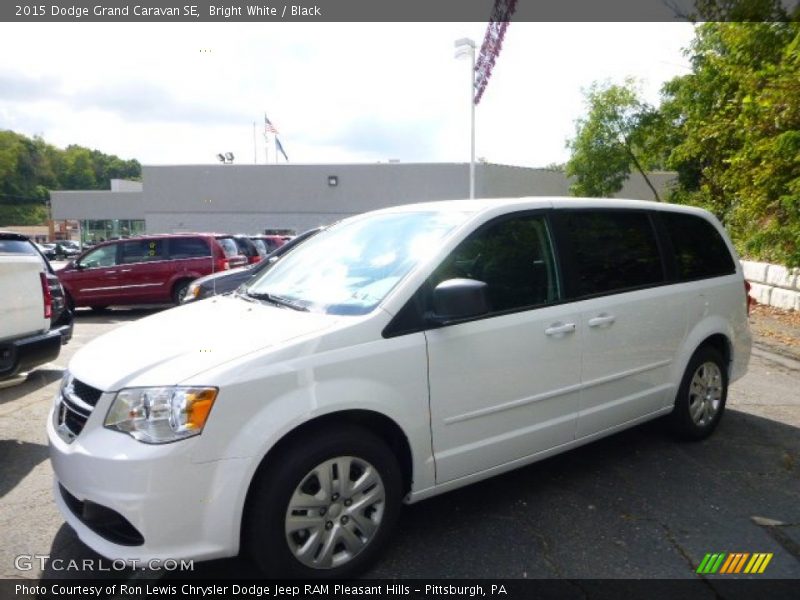 Bright White / Black 2015 Dodge Grand Caravan SE
