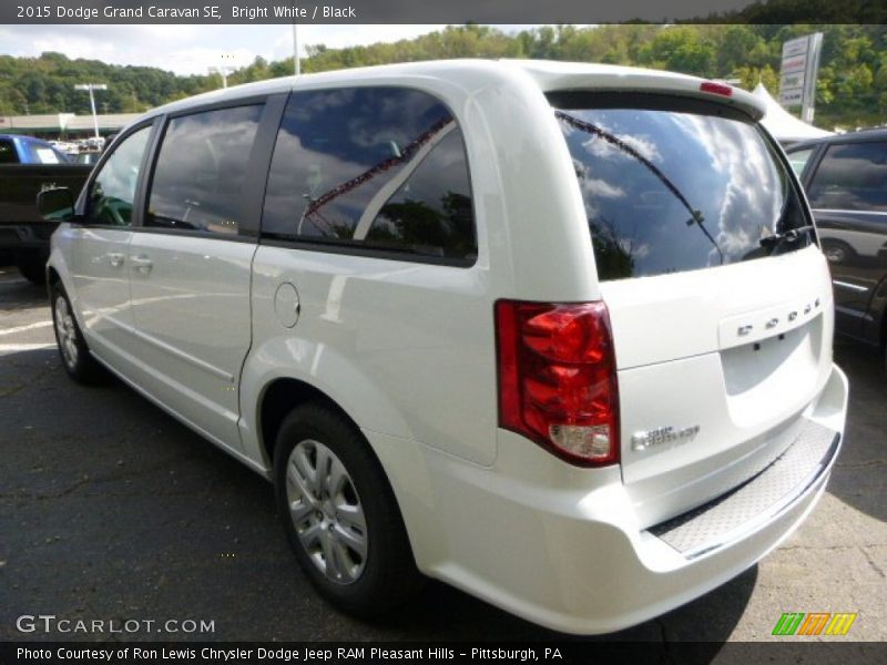 Bright White / Black 2015 Dodge Grand Caravan SE